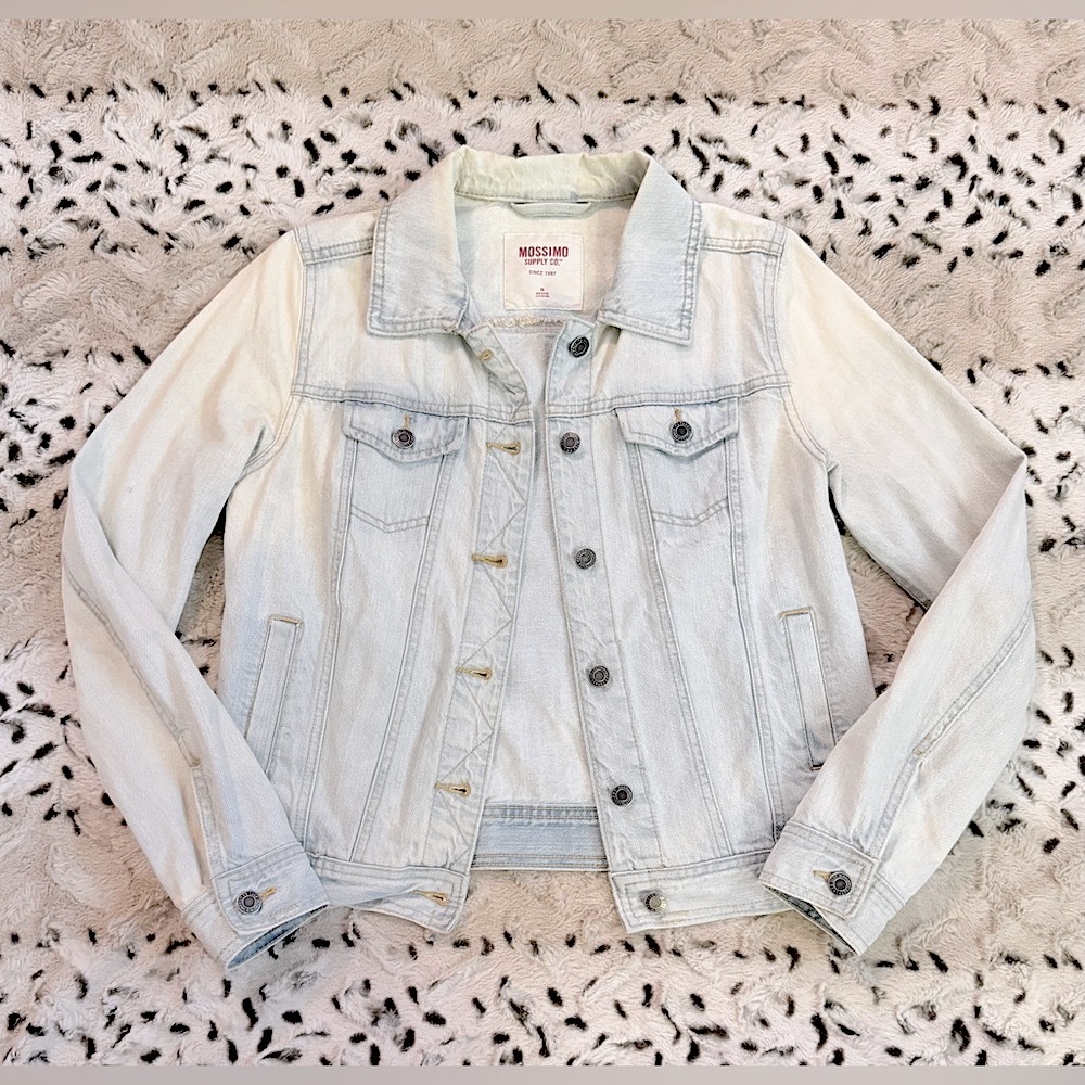 Mossimo Supply Co. Women's Light Blue Denim Jacket